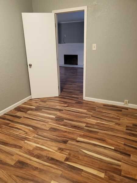 Building Photo - I302RS