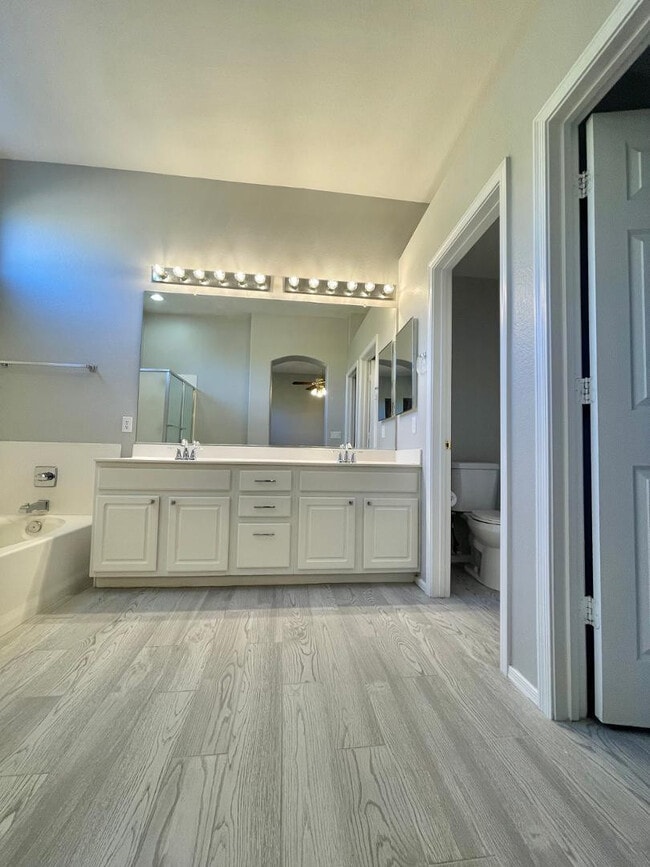 Building Photo - 686 W Del Rio St