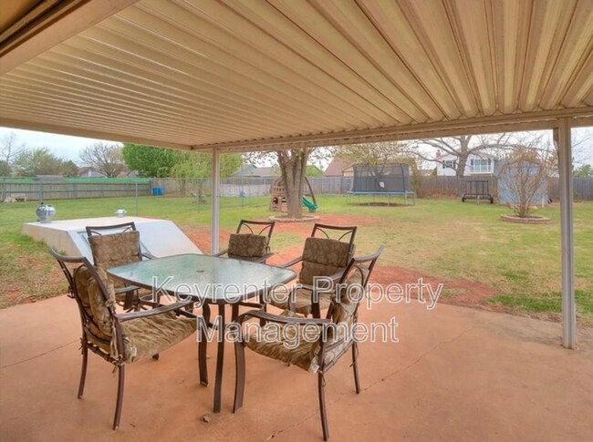 Building Photo - 8301 Azurewood Dr