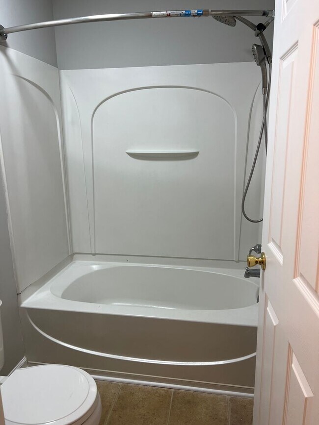 Building Photo - Lovely Bluffton Park House