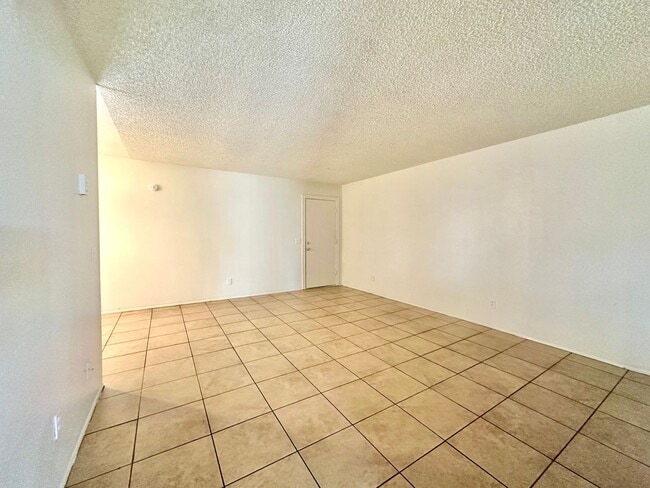 Building Photo - Alamo1185