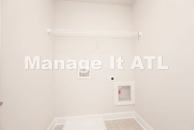 Building Photo - Brand new townhome in Chamblee