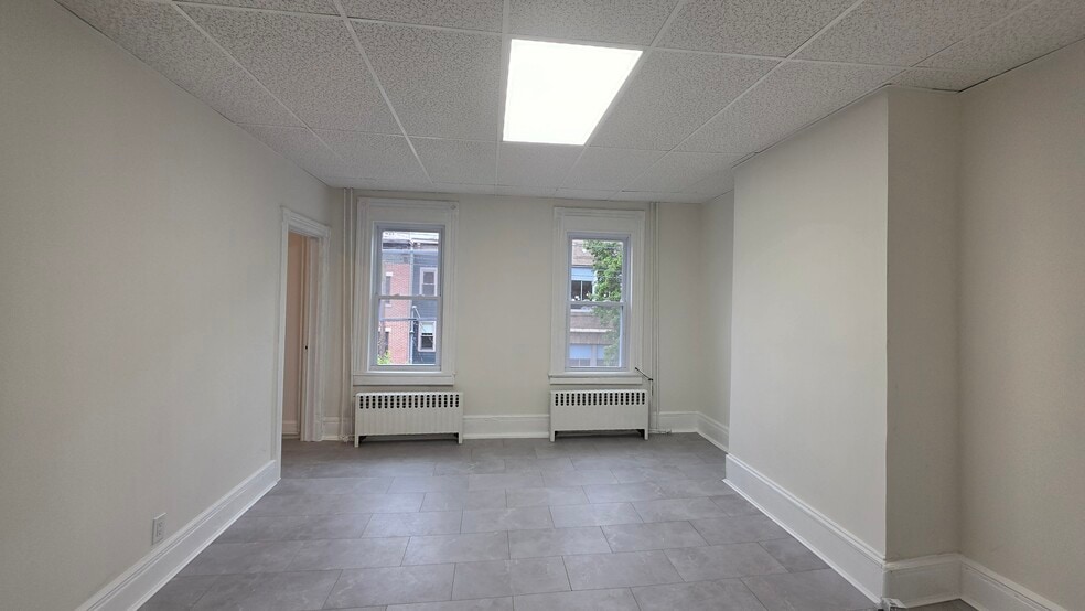 Building Photo - 204 3rd St