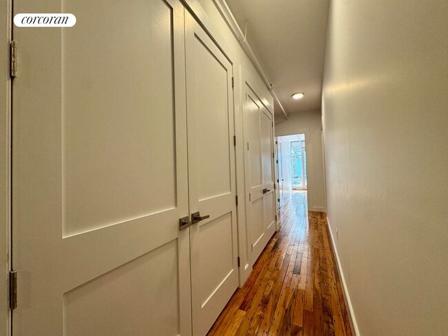 Building Photo - 275 Conover St