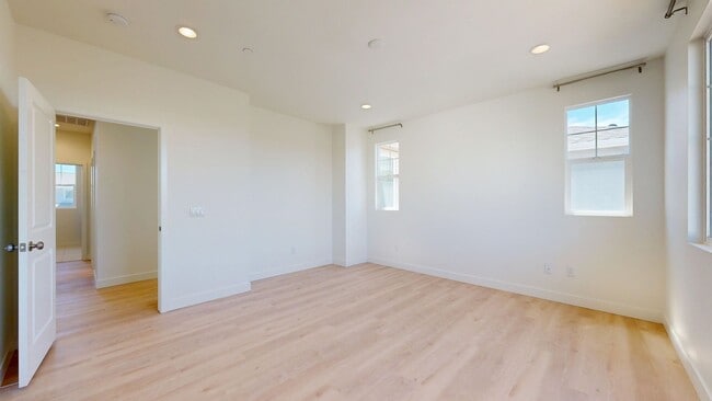 Building Photo - 1605 Rose Clover St