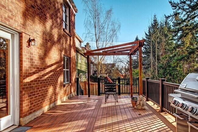 Building Photo - CLICK "REQUEST A TOUR" NOW!