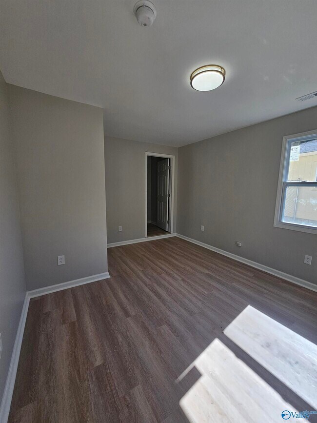 Building Photo - 3210 Delia Ln NW