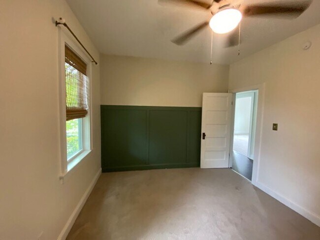 Building Photo - Georgous 5 bedroom 2.5 bath home in Downto...