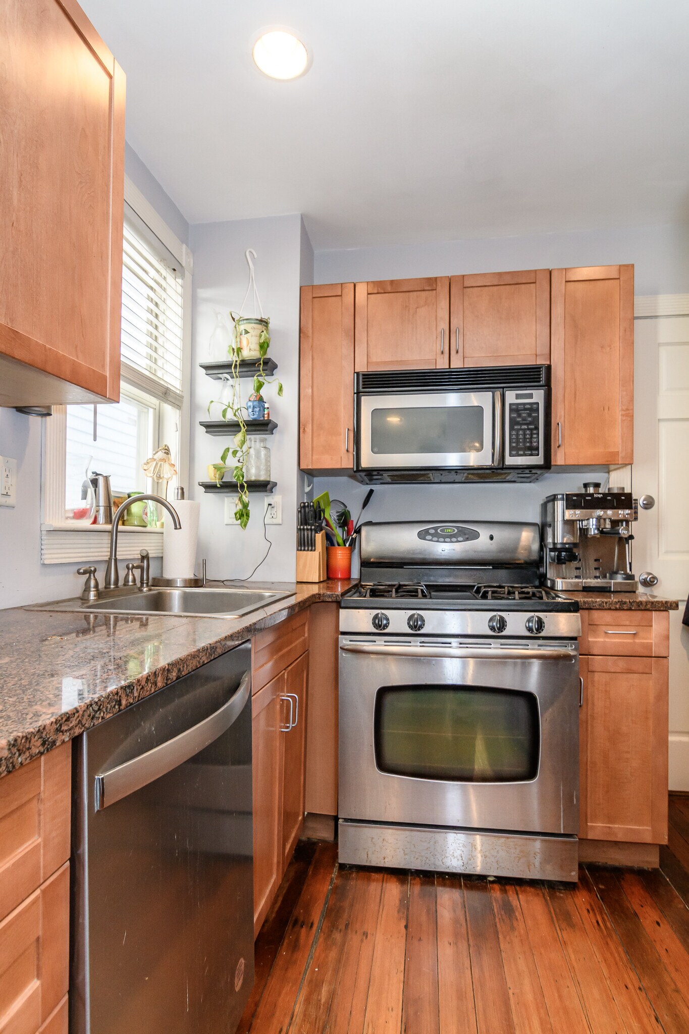 Kitchen - 775 Columbia Rd