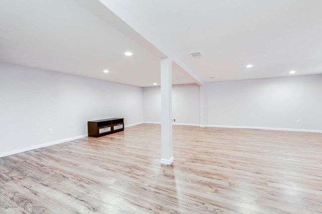 Building Photo - 291 Tanglewood Dr