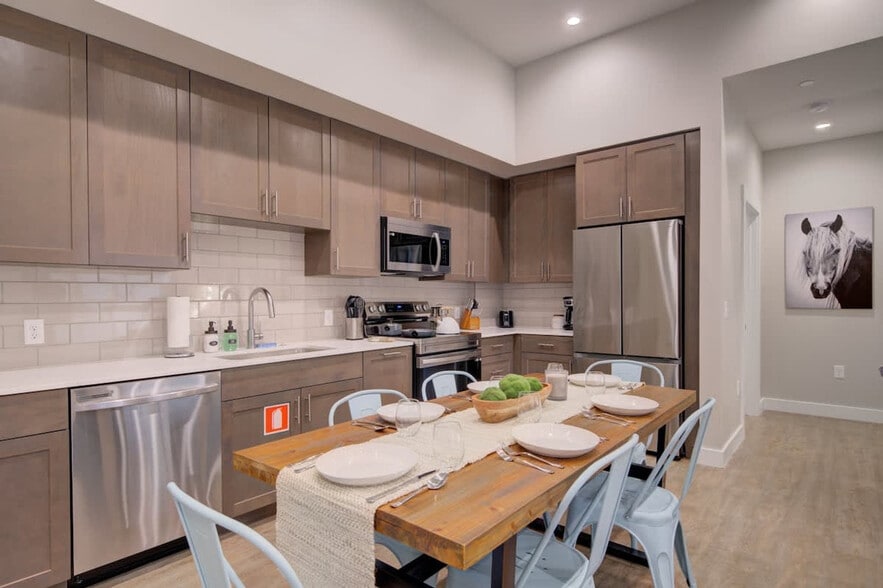 Building Photo - 110 W Beall St