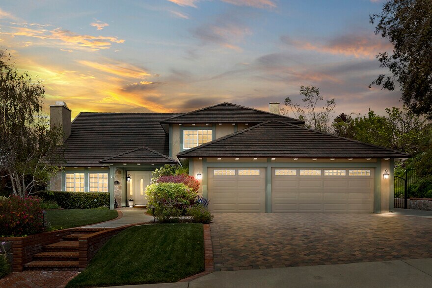 Building Photo - 784 S Goldfinch Way
