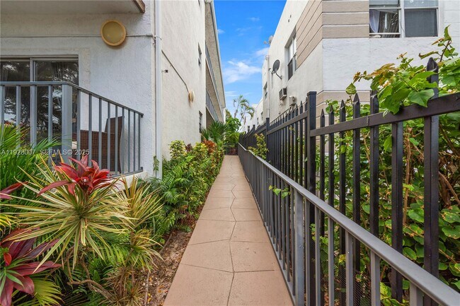 Building Photo - 750 Michigan Ave