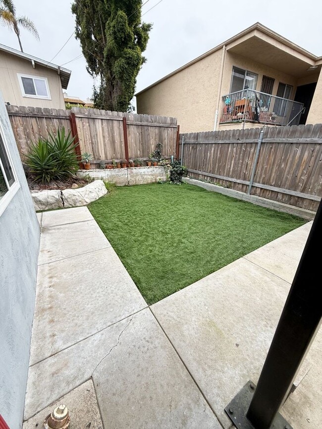 Building Photo - Remodeled 2 Bed/1 Bath unit in North Park w/ Private Yard!