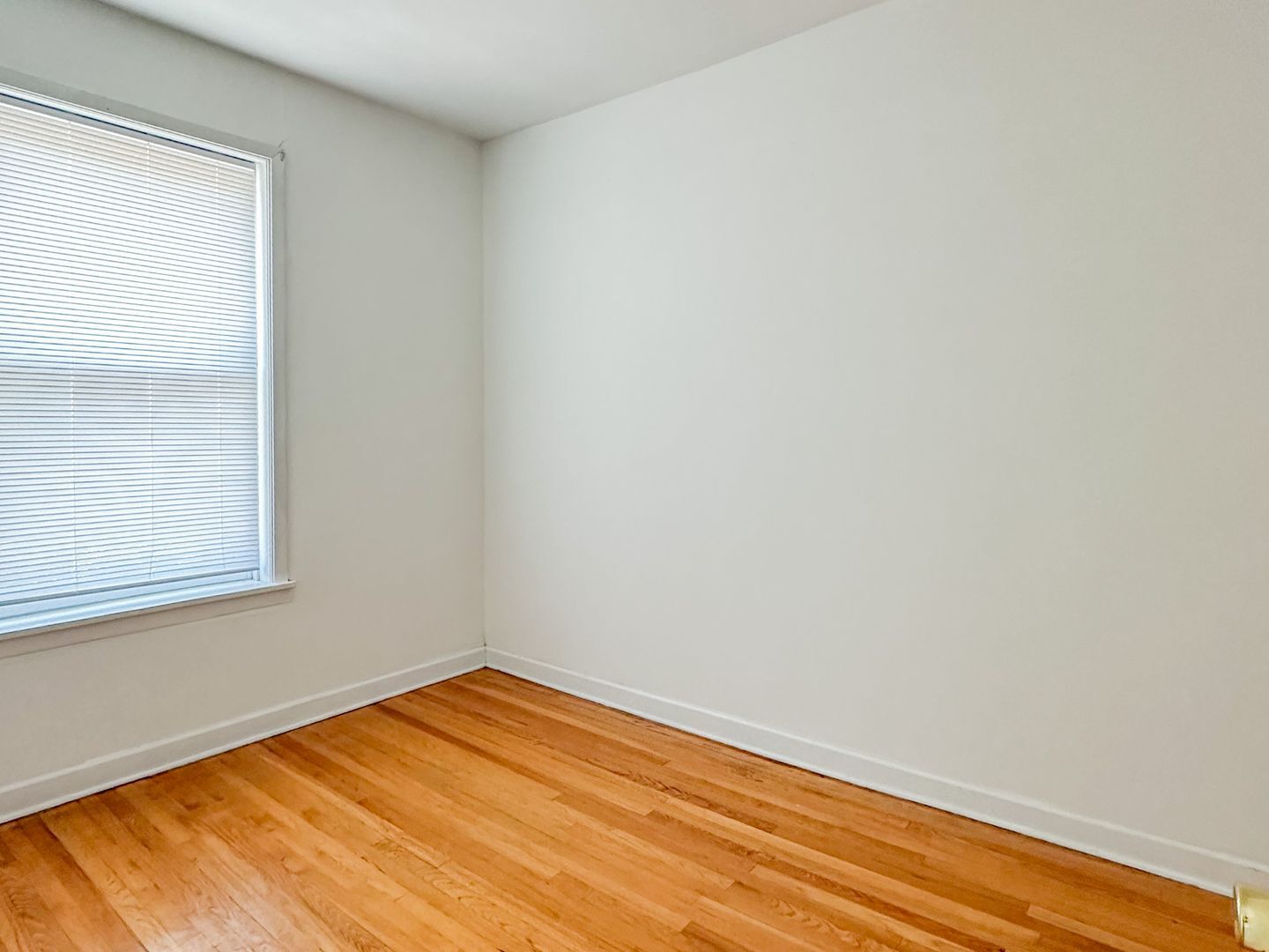 Building Photo - 3056 N Greenview Ave