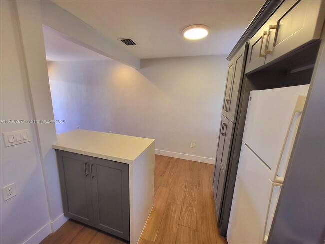 Building Photo - 2355 SW 27th St
