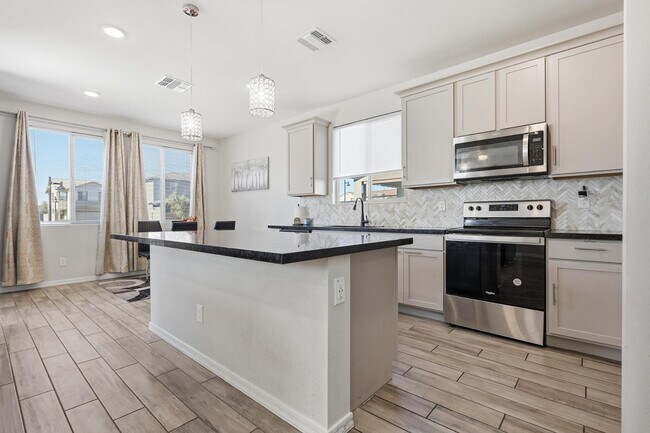 Building Photo - 997 S 150th Dr