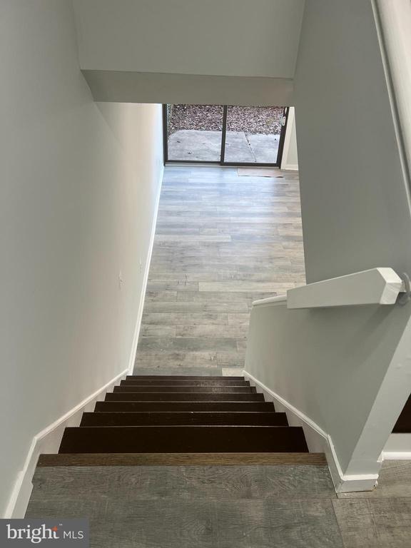 Building Photo - 2214 Deerfern Crescent
