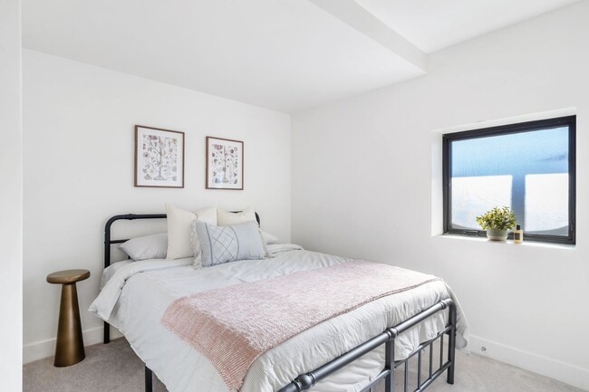 Building Photo - Modern 2 Bed / 2 Bath Townhome in Salt Lak...