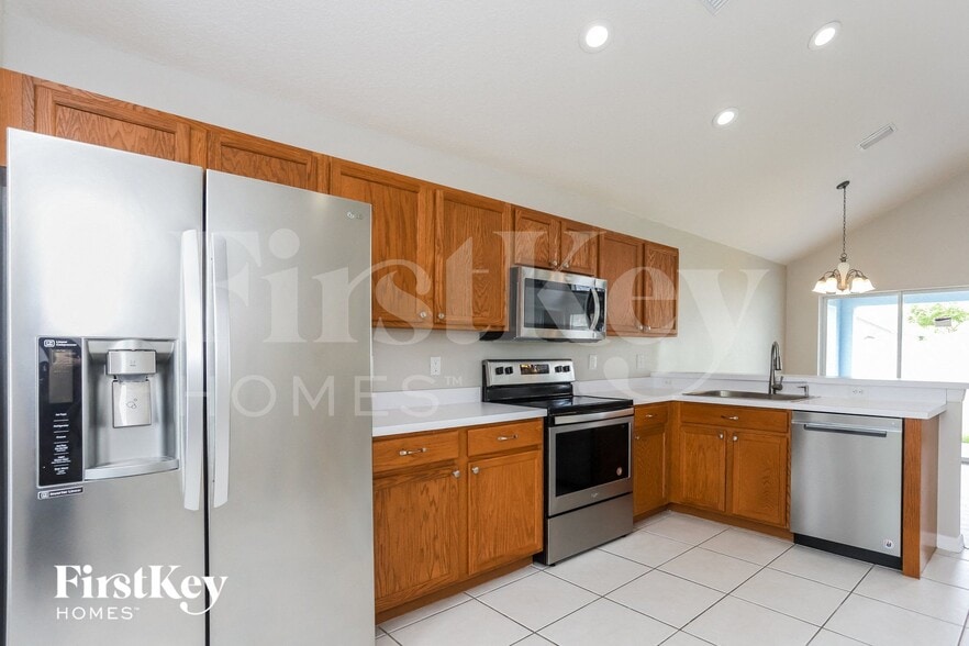 Building Photo - 811 15th St NE