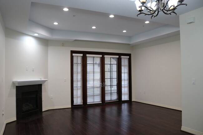 Building Photo - 4904 Laurel Canyon Blvd