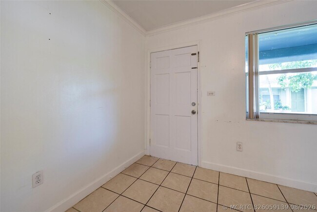 Building Photo - 6170-6172 SW 43rd St