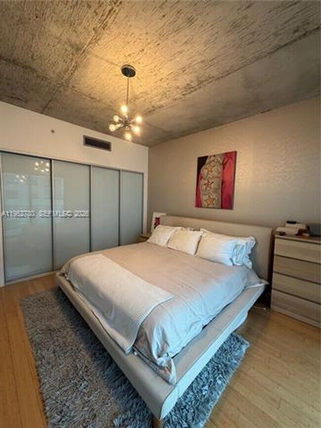 Building Photo - 690 SW 1st Ct