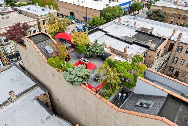 Building Photo - 3444 N Halsted St