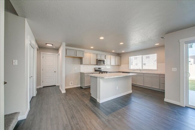 Building Photo - Two Story, Spacious Star Home!