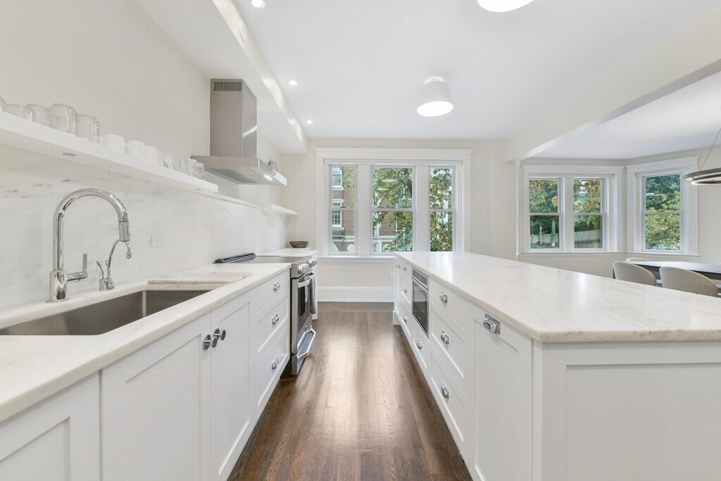 Building Photo - 66 Marshal St