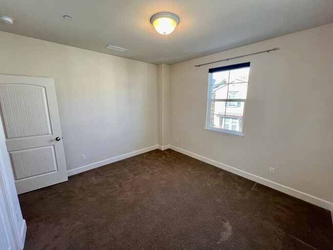Building Photo - Lovely East Garrison 3 bedroom 2.5 bathroo...