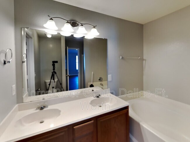 Building Photo - 207 Lake Wichita Dr