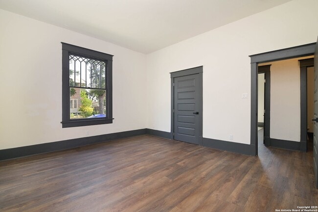 Building Photo - 207 Loretta Pl