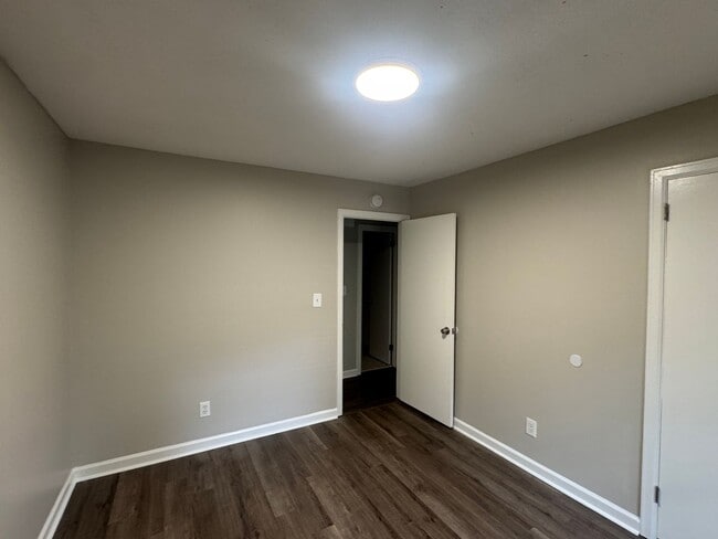 Building Photo - Forest Hills Home