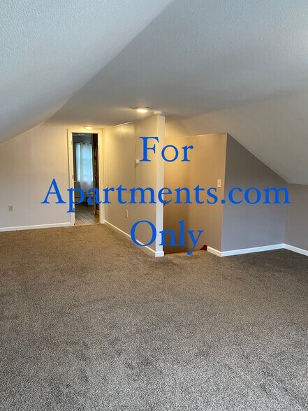 Building Photo - 105 Hunt Ave