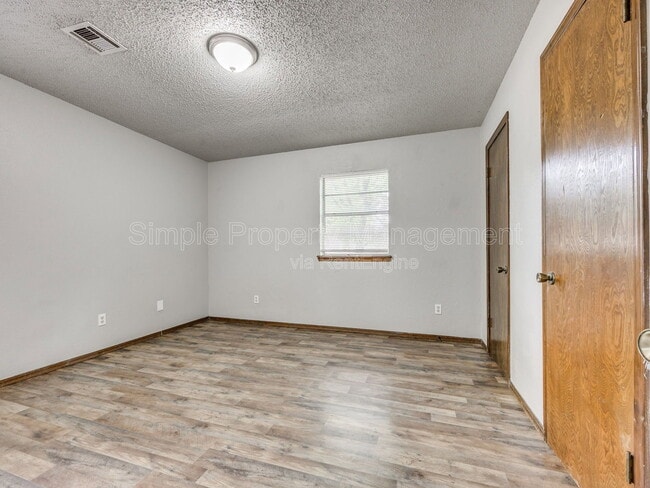 Building Photo - 1706 High Meadows Dr