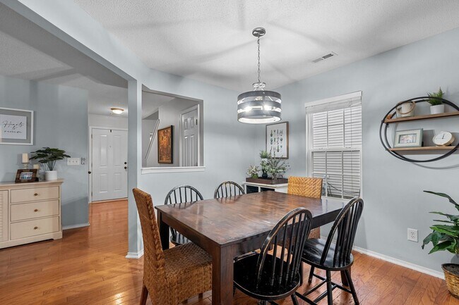 Building Photo - Fantastic 4 Bedroom, 3 Bath home near Brier Creek & RDU, Fenced-in Yard, Bonus Room, Pet Friendly!
