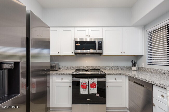 Building Photo - 15095 N Thompson Peak Pkwy