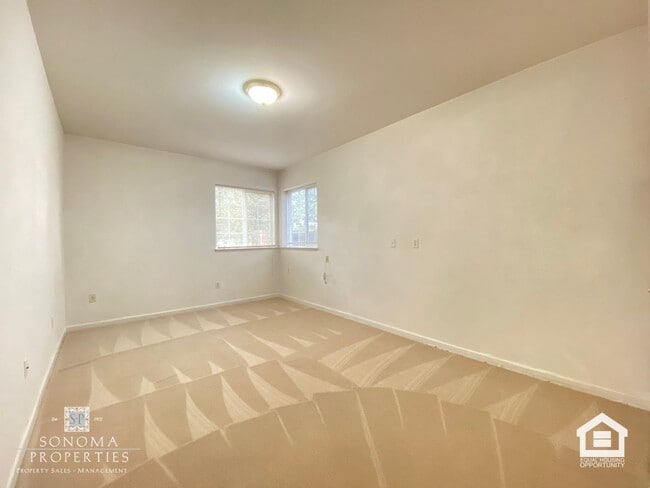 Building Photo - 4BD/3BA House in Agua Caliente!