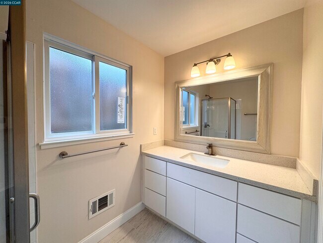 Building Photo - 2307 Panoramic Dr