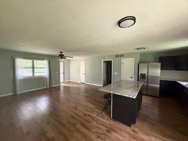 Building Photo - 6637 Grayson Dr
