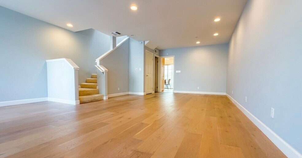 Building Photo - 14101 Dickens St