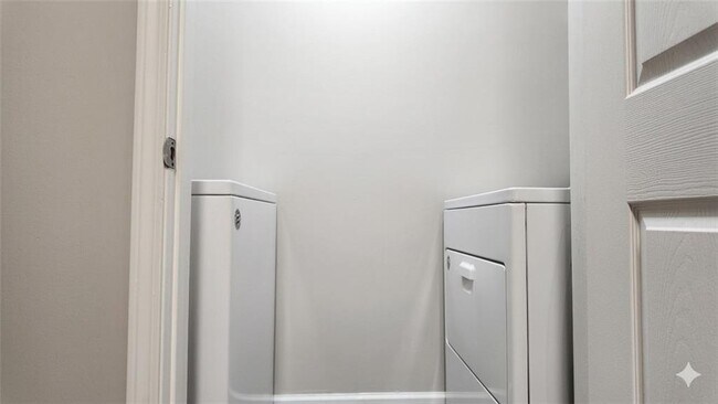 Building Photo - 2700 Pine Tree Rd NE