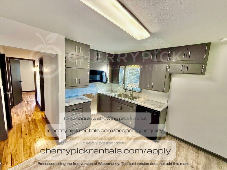 Building Photo - 7201 S 22nd St