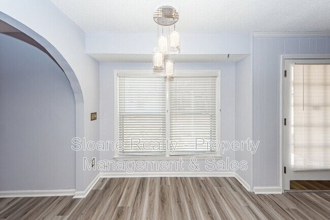 Building Photo - 176 Foxborough Rd