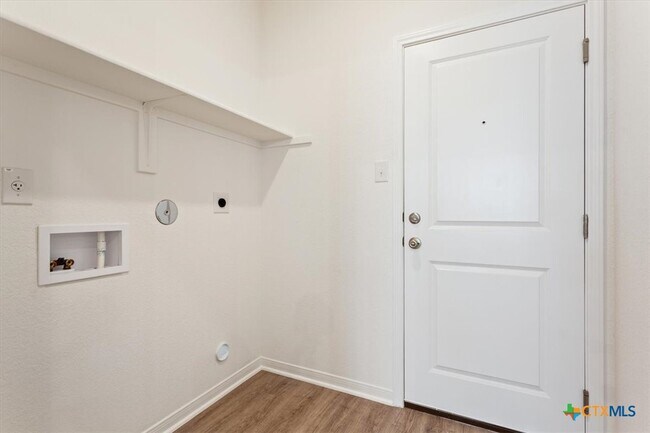 Building Photo - 8615 Chena Rdg Dr
