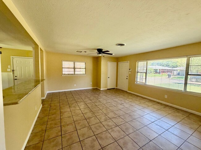 Building Photo - Move-In Ready in Shreveport - Anderson Island Subdivision - 3 br 1.5 ba home for lease