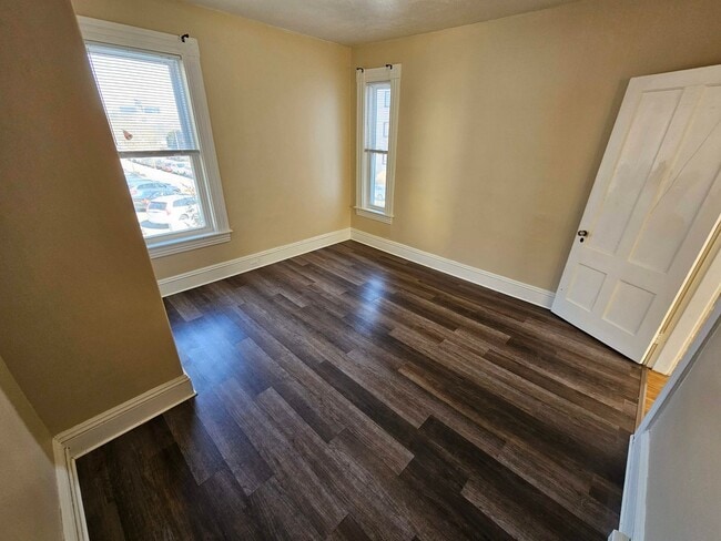 Building Photo - PRICE DROP!! $2,000 - 3 Bed / 1 Bath Apartment in West Manchester's Rimmon Heights with a Semi-Pr...
