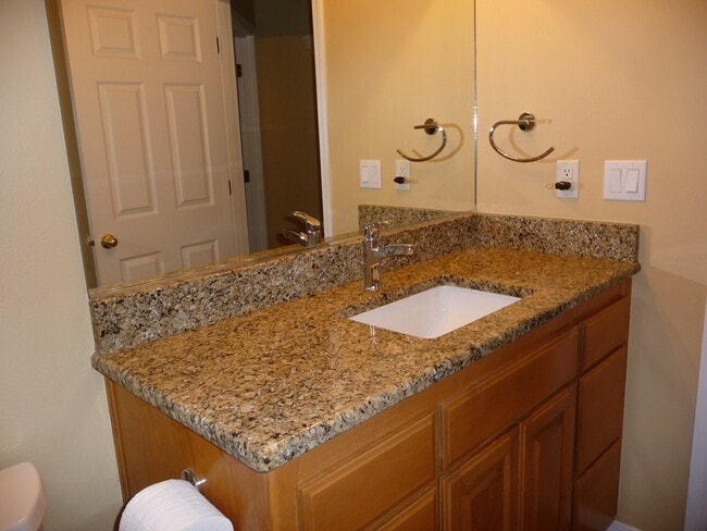 Building Photo - Spacious, West Salem Home