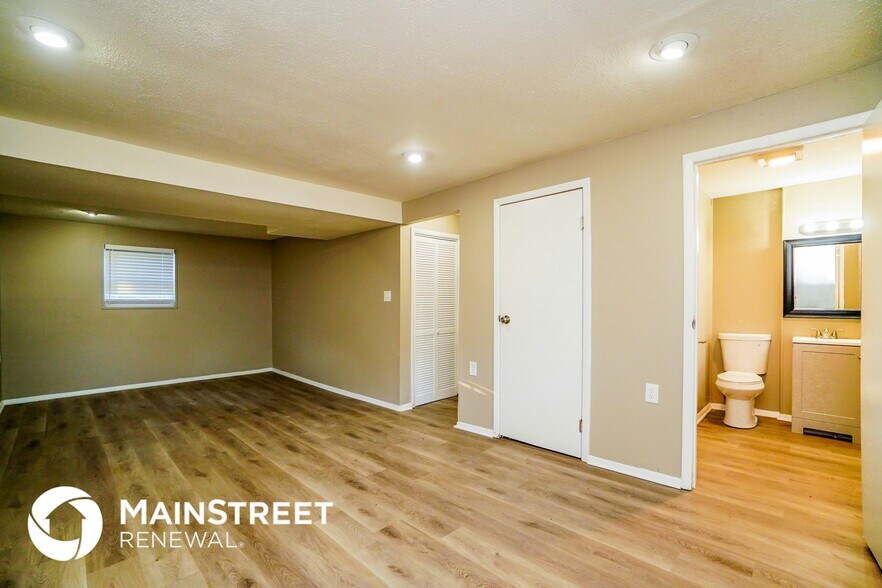 Building Photo - 6020 Dakar Rd E